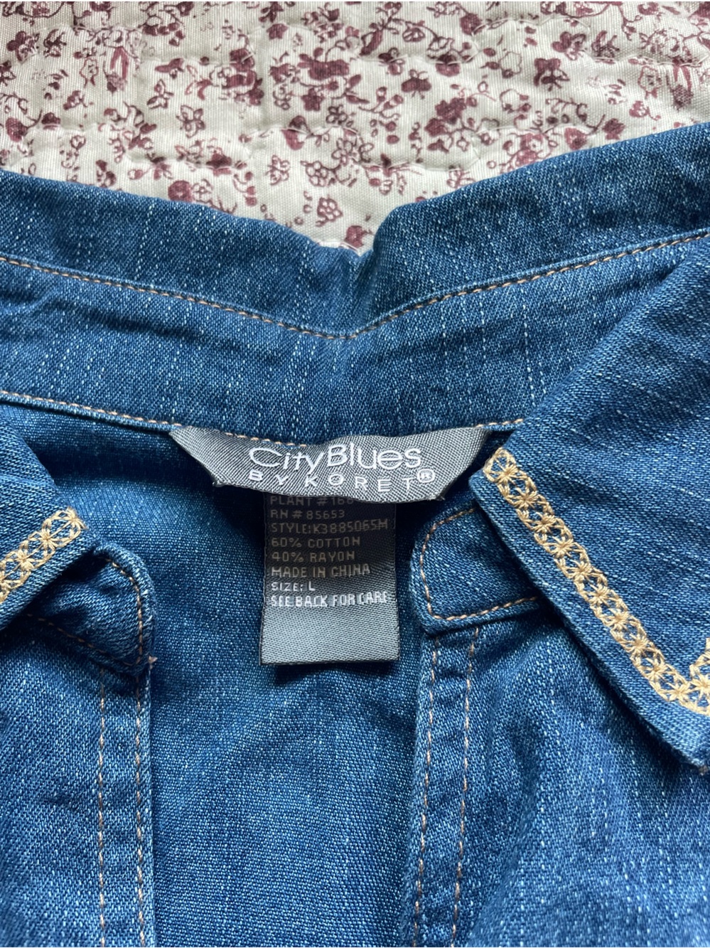 VTG Embroidered Button down top - Picture 3 of 3